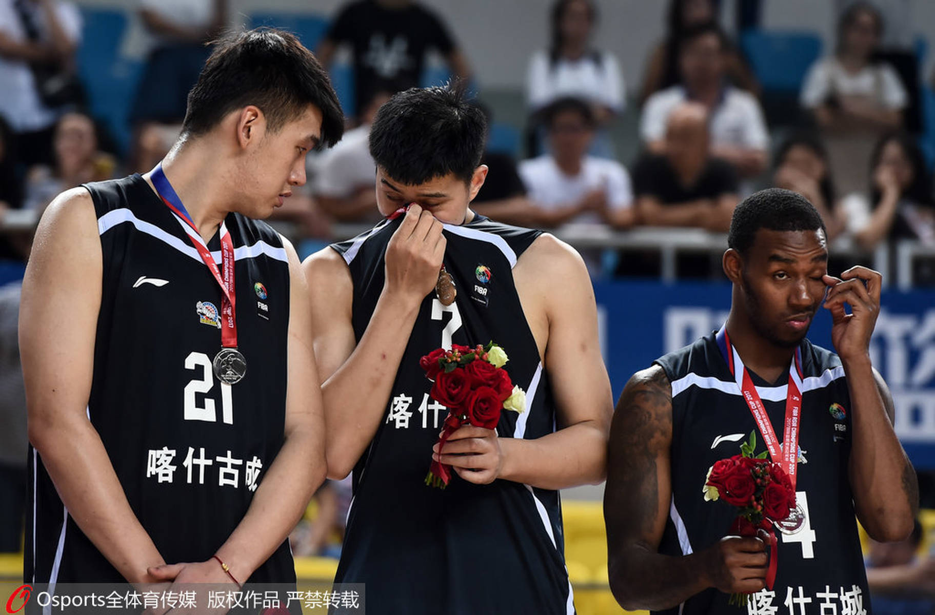 爱游戏下载-亚冠倒计时,新疆广汇集结日扳平良机,细节引发关注,媒体盛赞,更衣室氛围转暖(两度落后两度扳平风雨彩虹铿锵玫瑰)