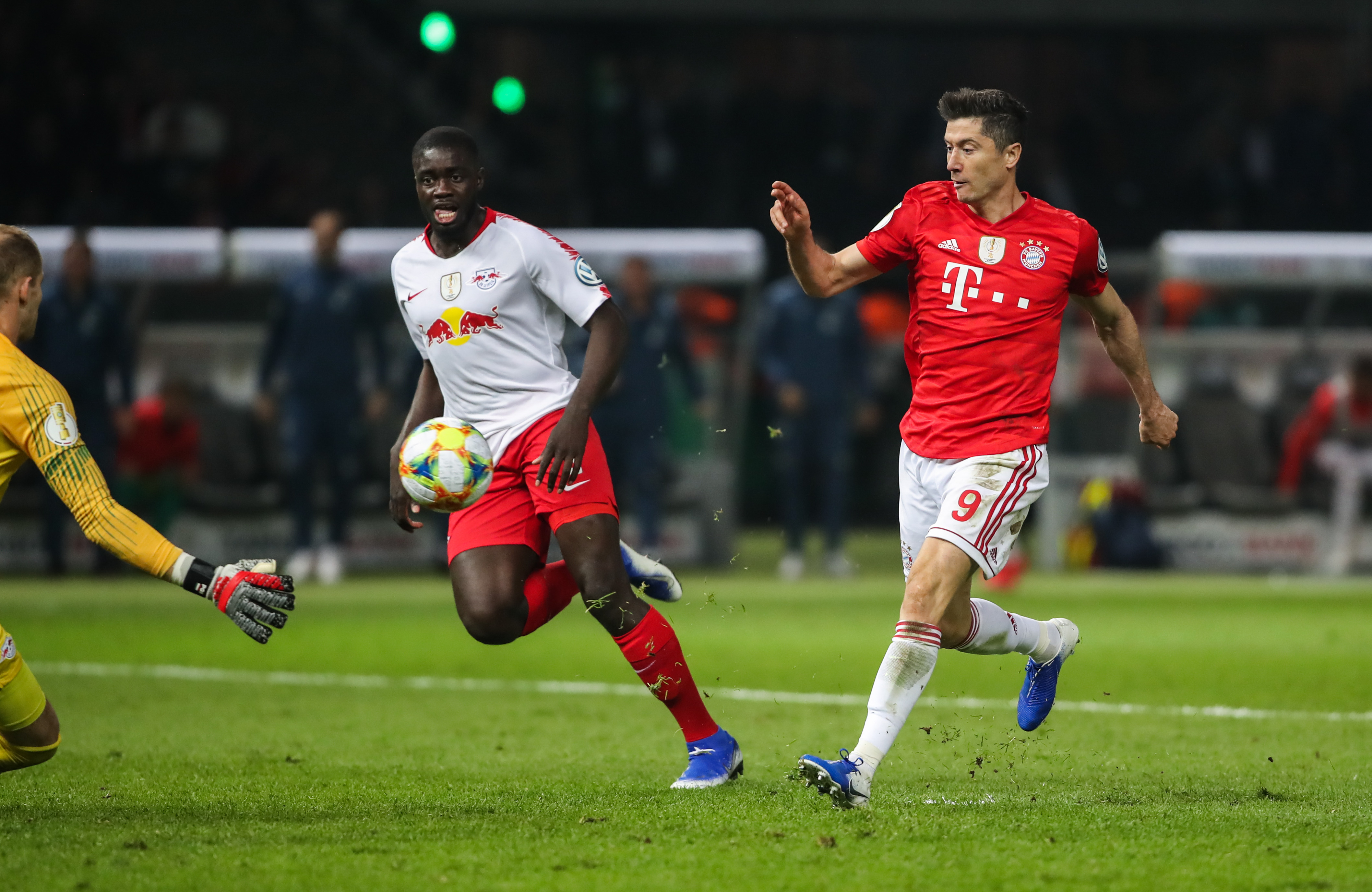 爱游戏在线-包含德国杯倒计时;波尔图关键时刻门线救险;细节引发关注;媒体盛赞;训练强度明显提升的词条